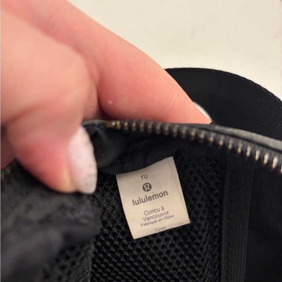 Lululemon Everywhere Belt Bag *1L
Heritage Camo Jacquard Max Black Graphite Grey - Picture 9 of 11